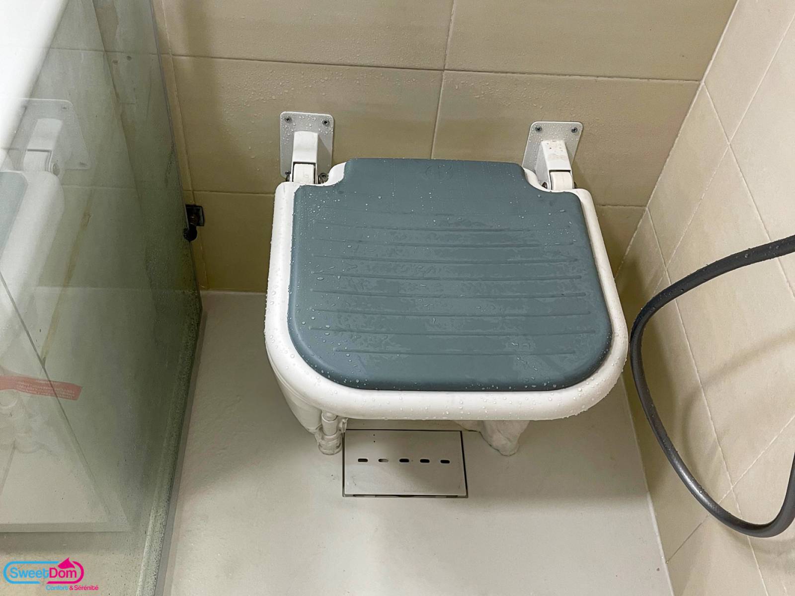 Installer un siège de douche confortable dans sa douche à Paris (75011)