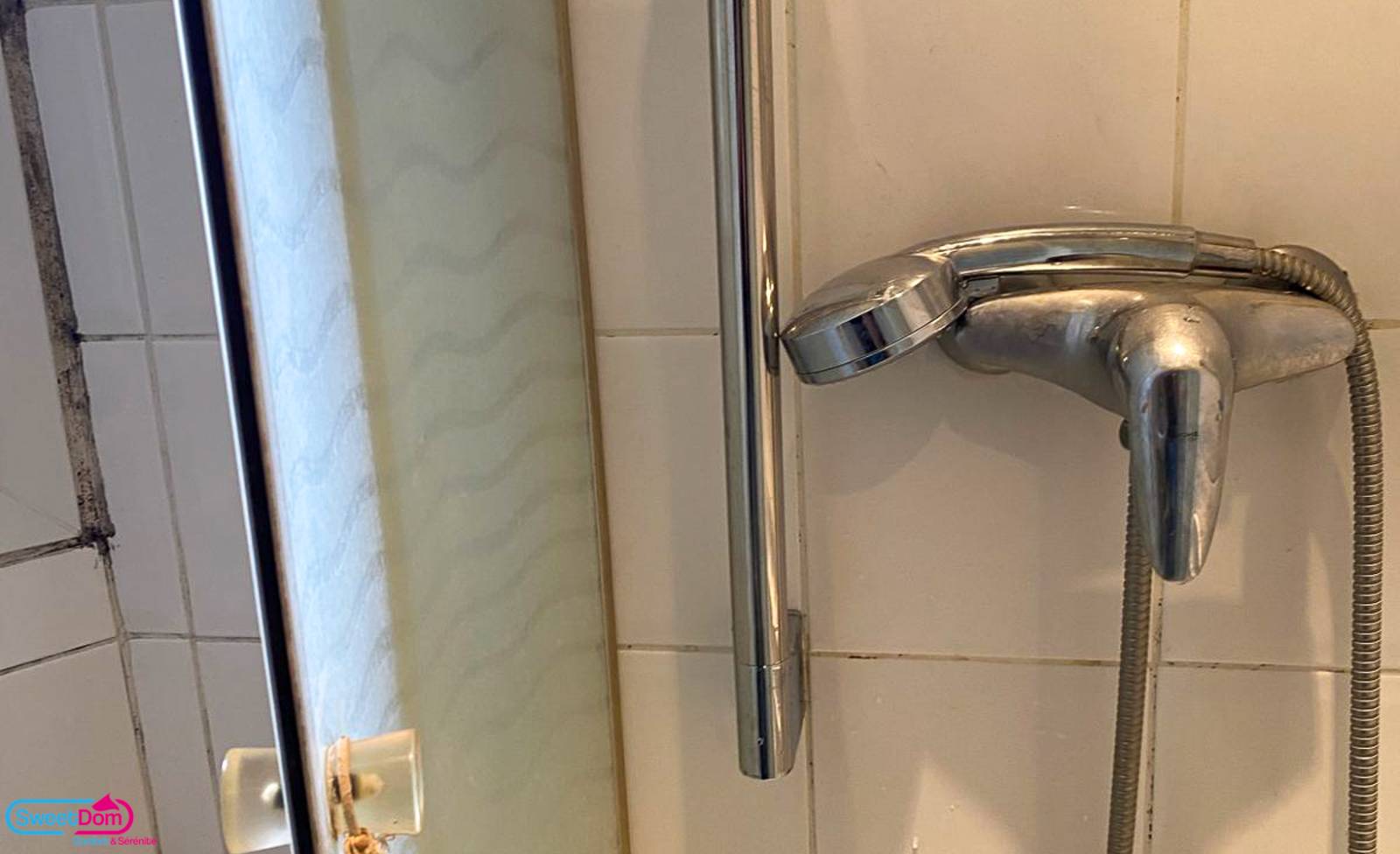 Installer une barre d'appui dans la douche dans la seconde salle d'eau à Paris (75020)