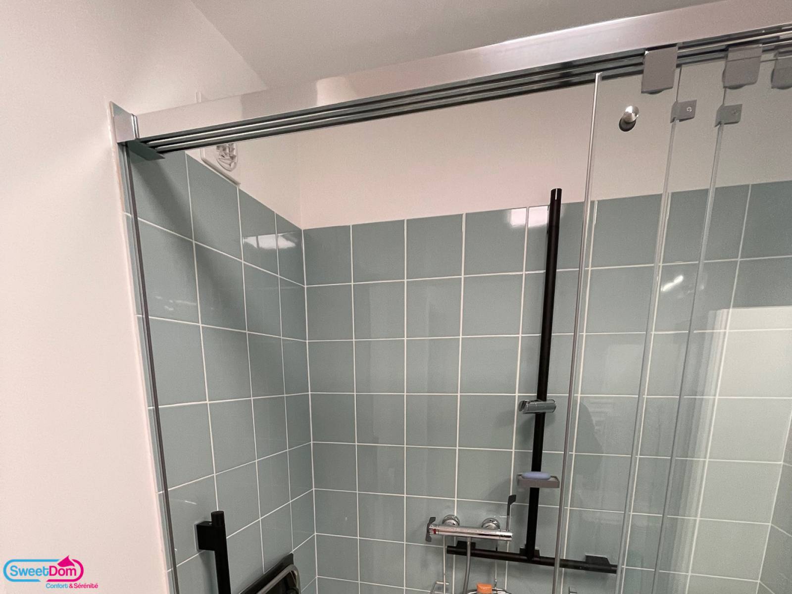 Equiper sa douche avec des produits noirs avec Ma Prime Adapt' à Vincennes (94300)