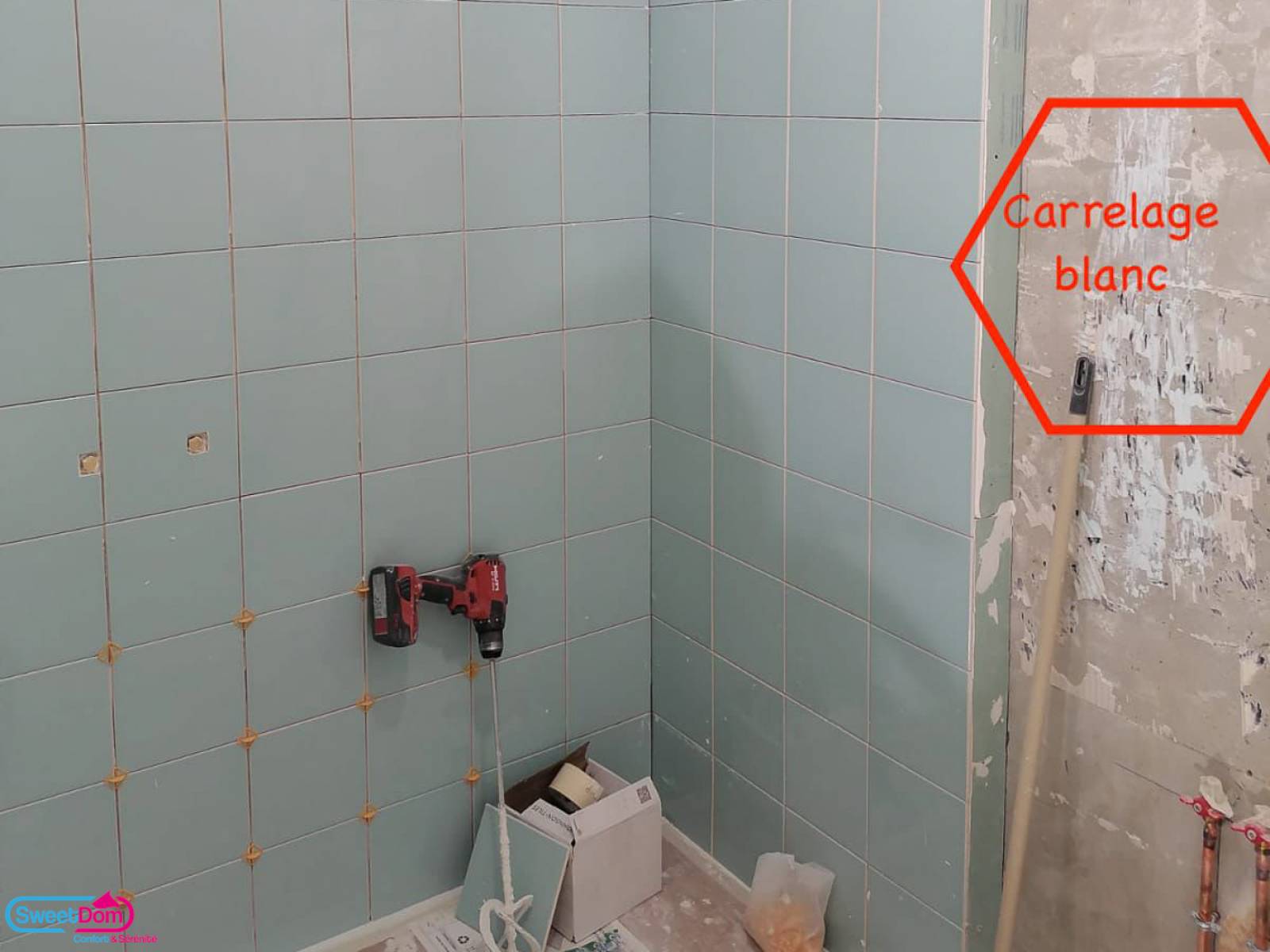 Poser le carrelage dans la future douche accessible à Vincennes (94300)