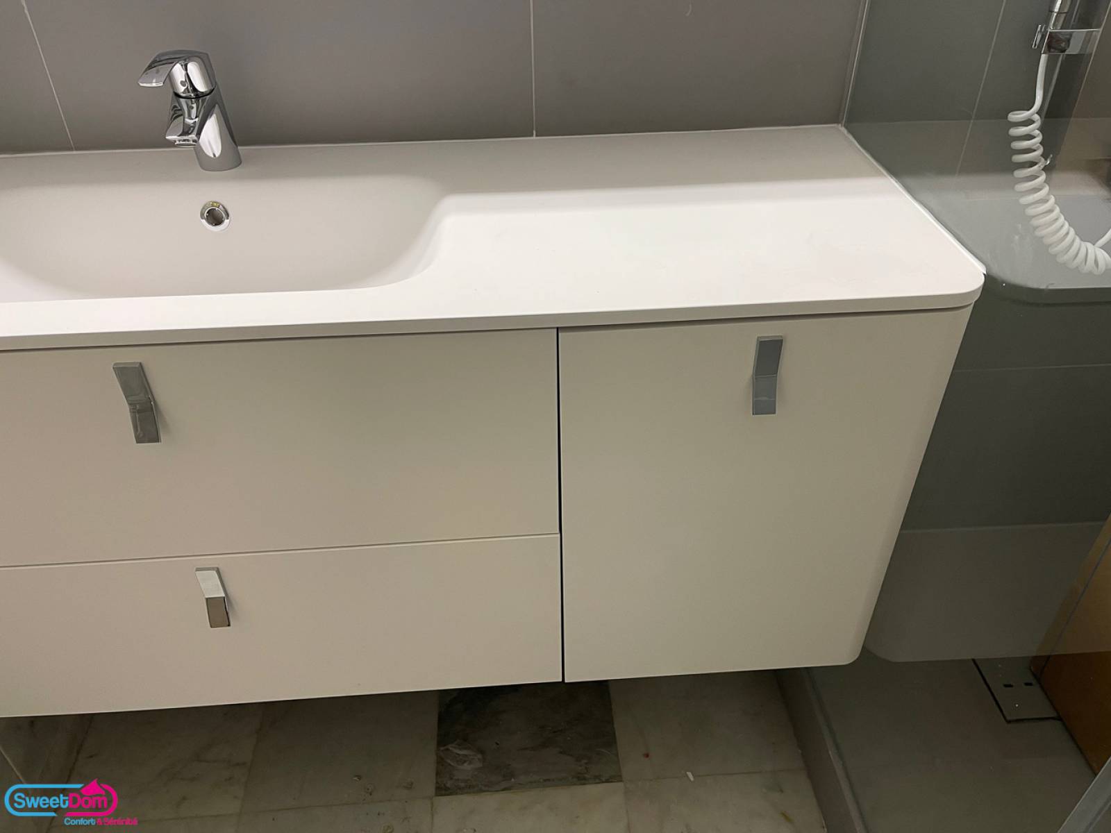 Aides pour pose de douche avec siège et barre d'appui Montreuil 93100