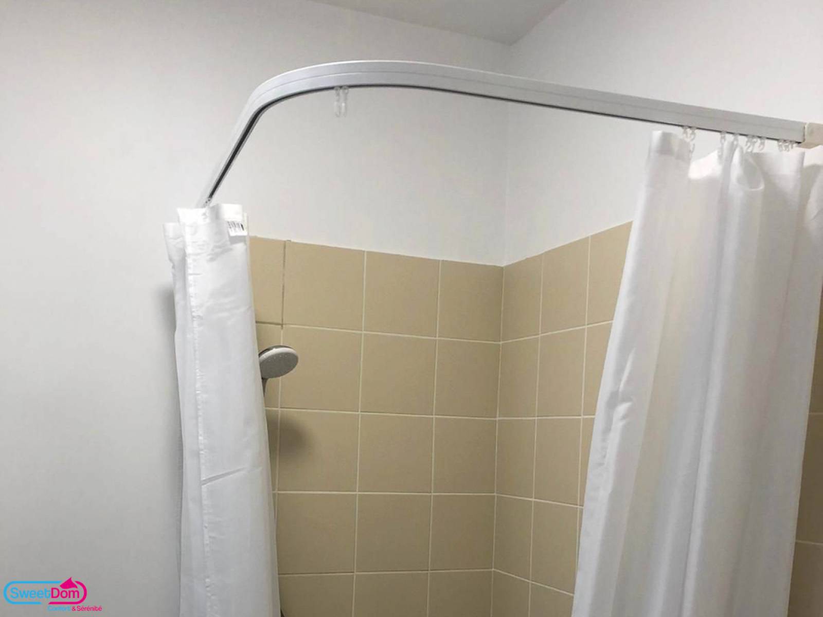 Installer un rideau de douche lesté à Paris (75009)