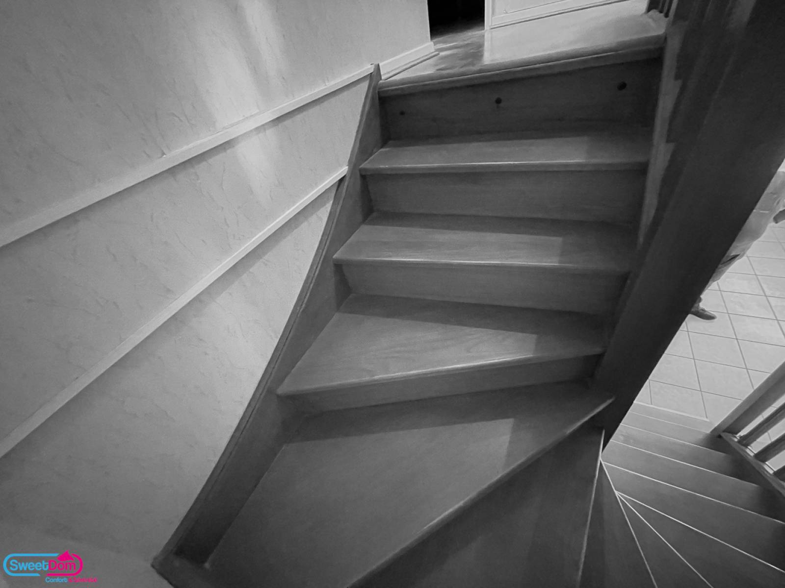 Escalier avec tournant peu sécurisé pour les seniors à Chevilly Larue (94550)