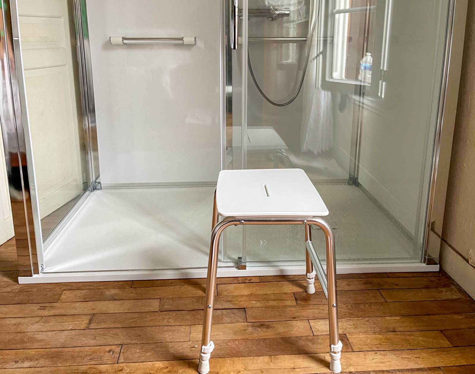 Avoir un tabouret mobile pour sa douche