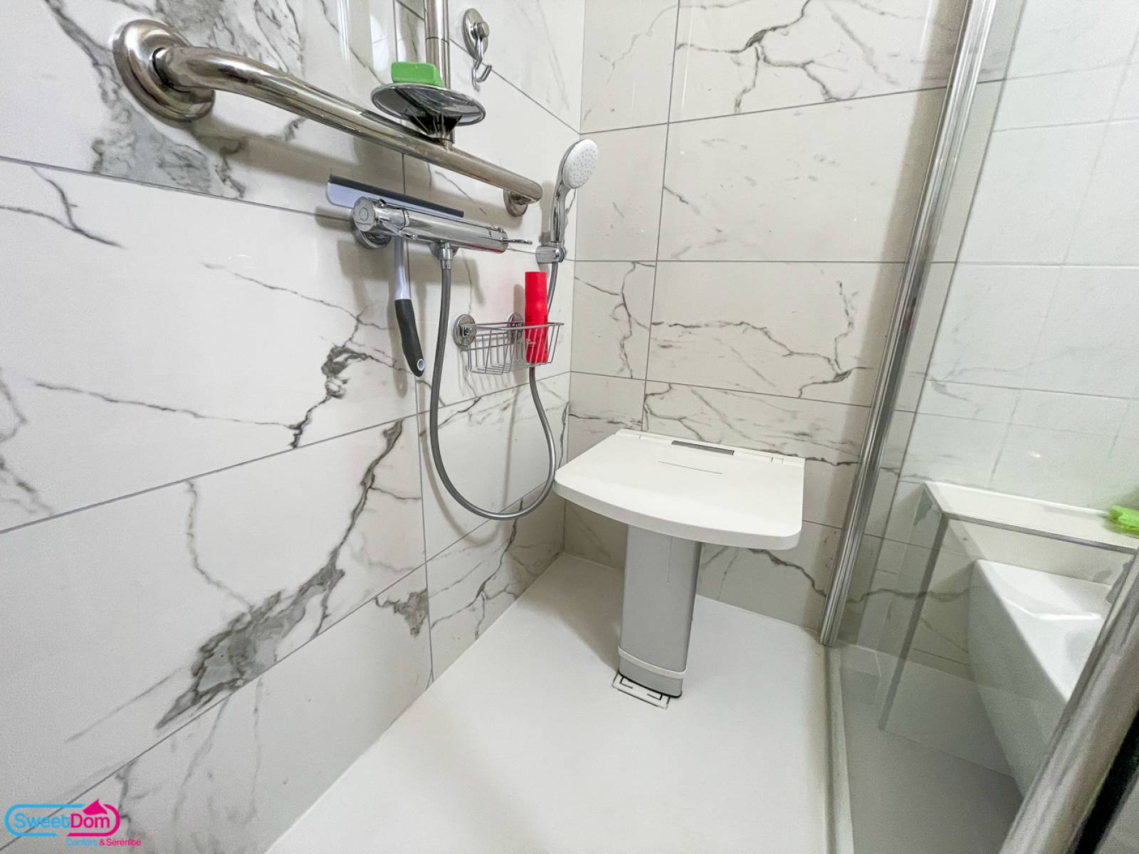 Installer une douche avec un carrelage imitation marbre à Boulogne-Billancourt (92100)