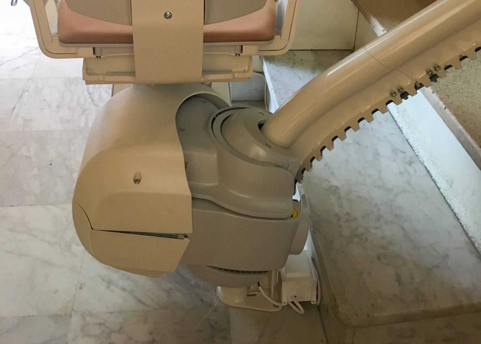 Monte-escalier au départ (78000) 