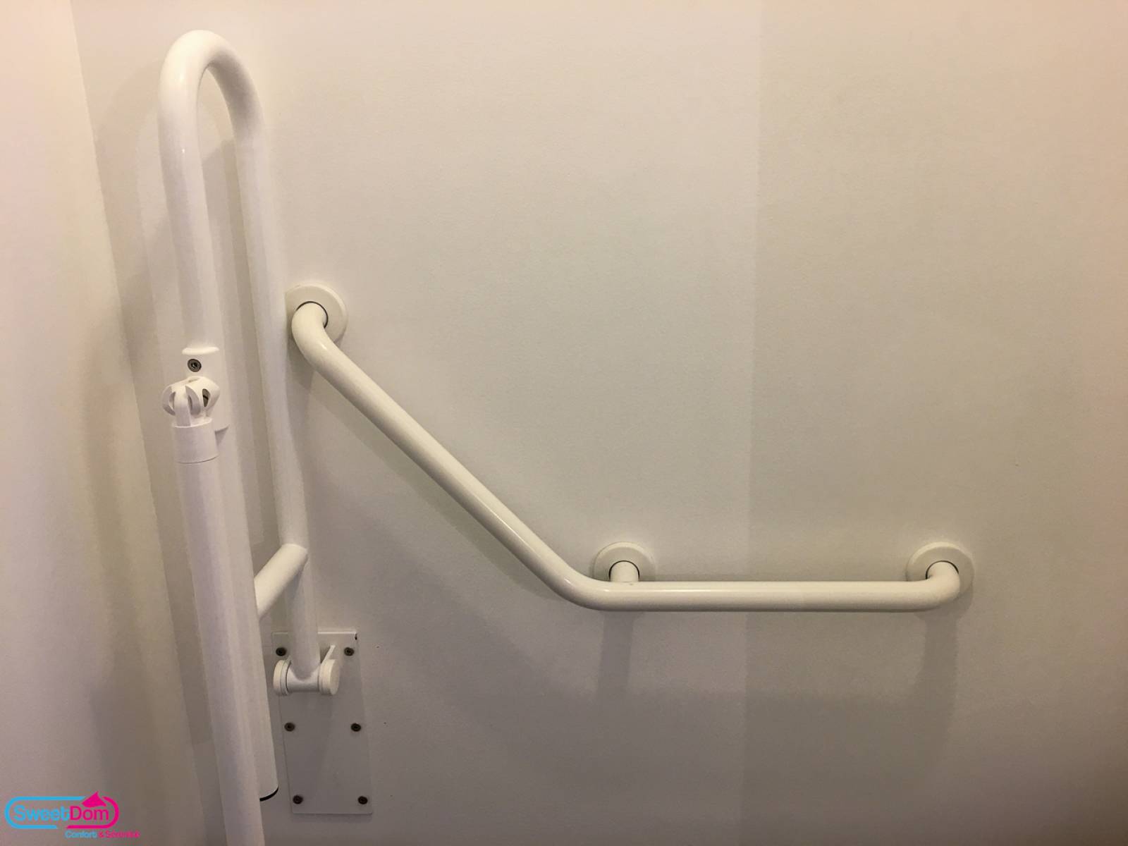 Fixer au mur des barres d'appui à Montrouge (92120)