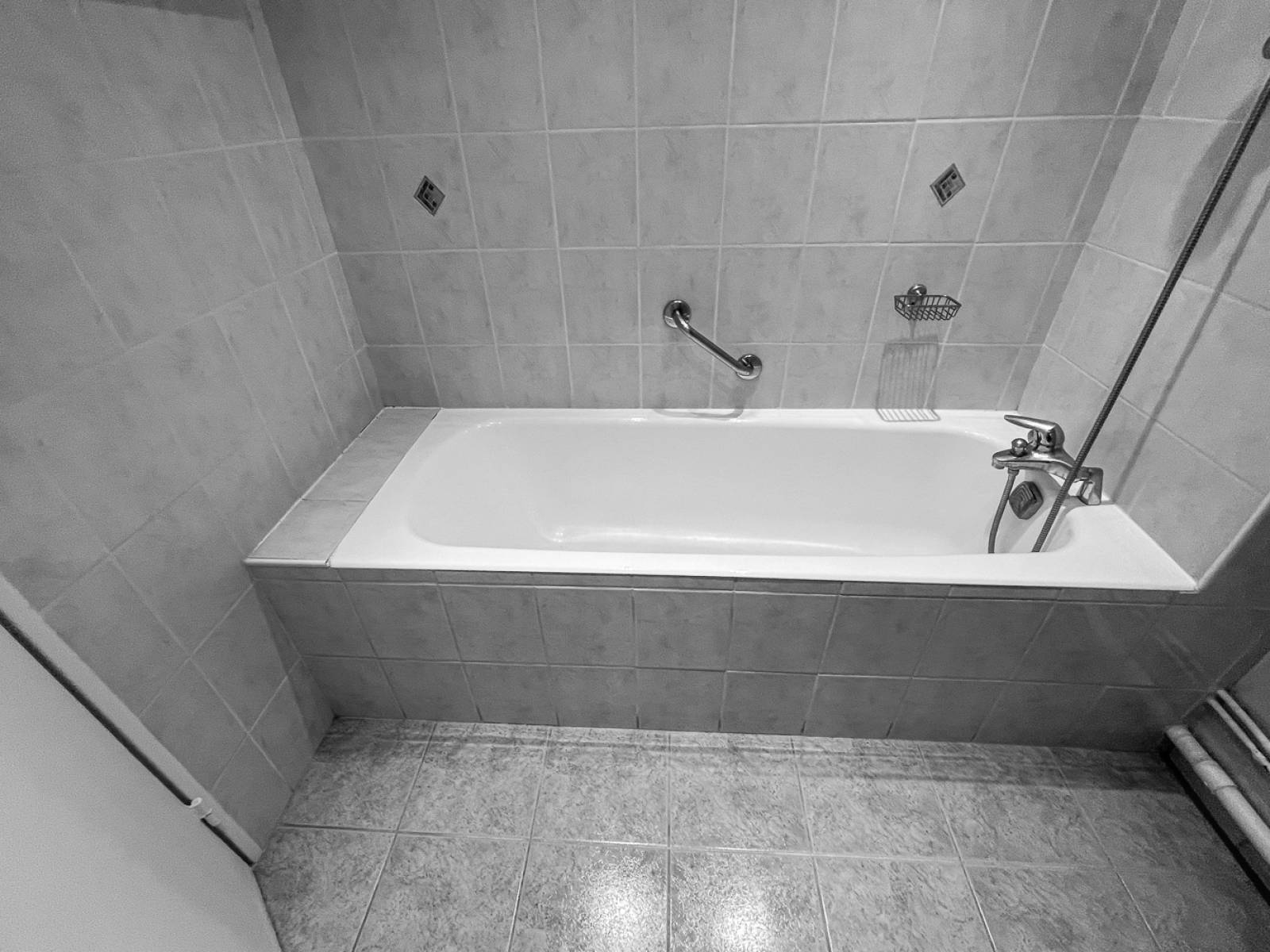 Remplacer la baignoire par une grande douche sur mesure d'1,80 m de longueur à Saint-Cloud (92210)
