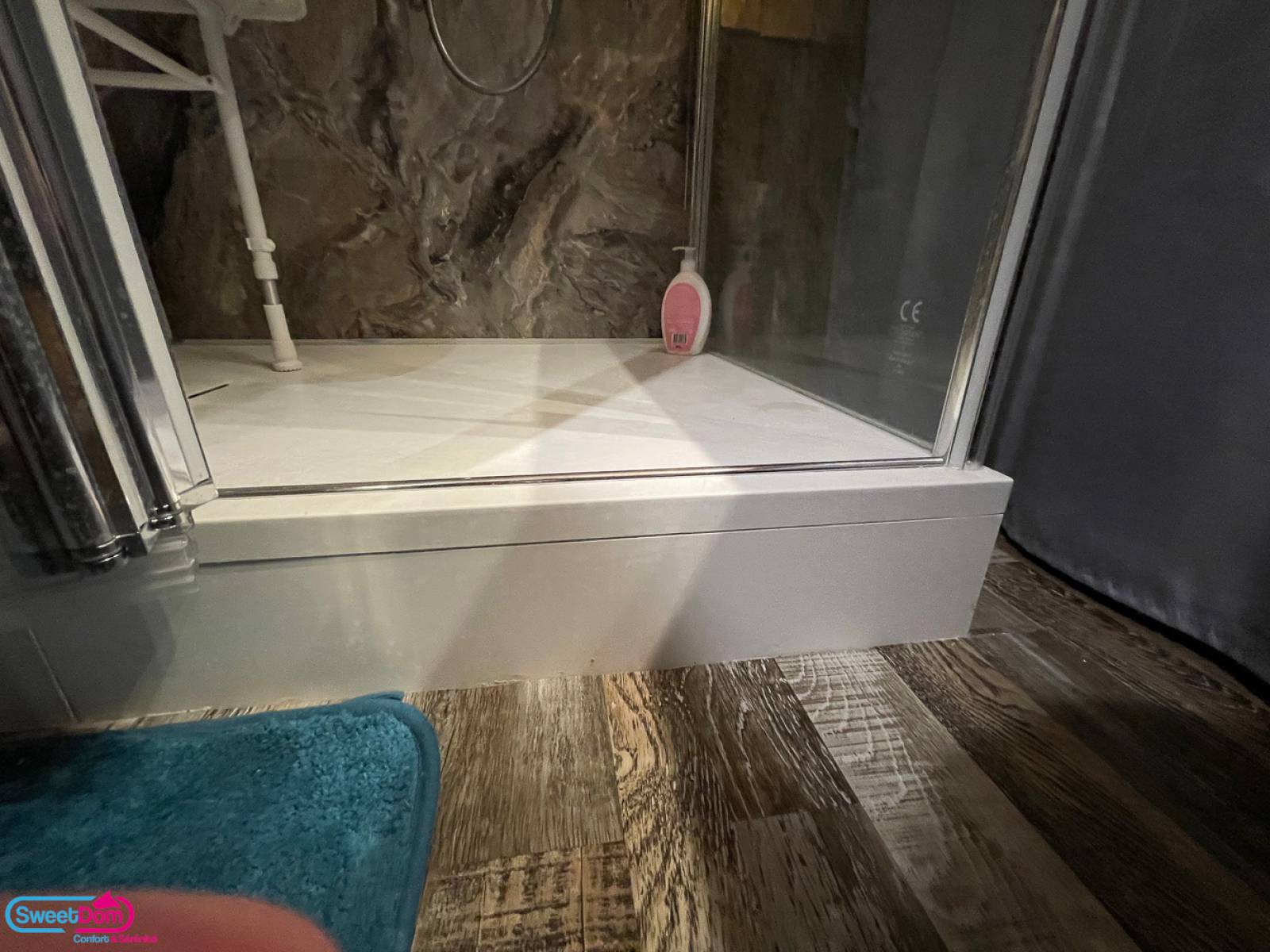 Avoir une faible hauteur de marche d'accès pour la douche à Sucy-en Brie (94370)