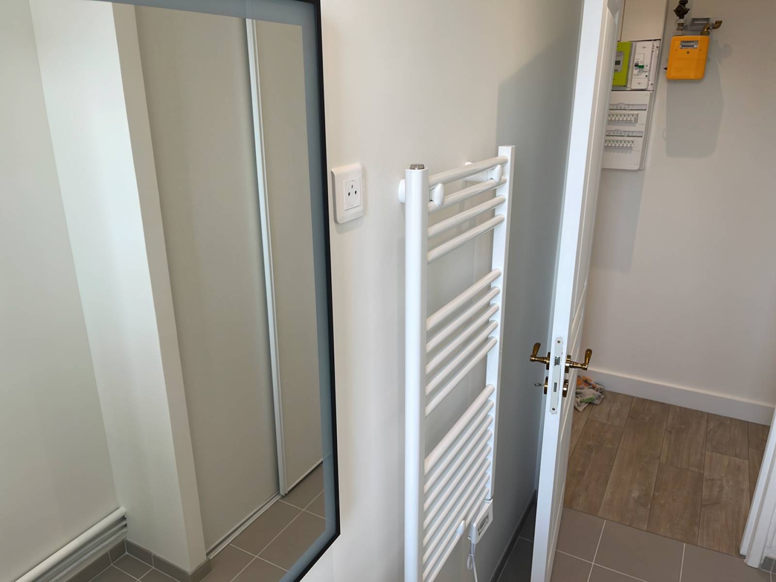 Mise en place d'un sèche-serviette (94100)