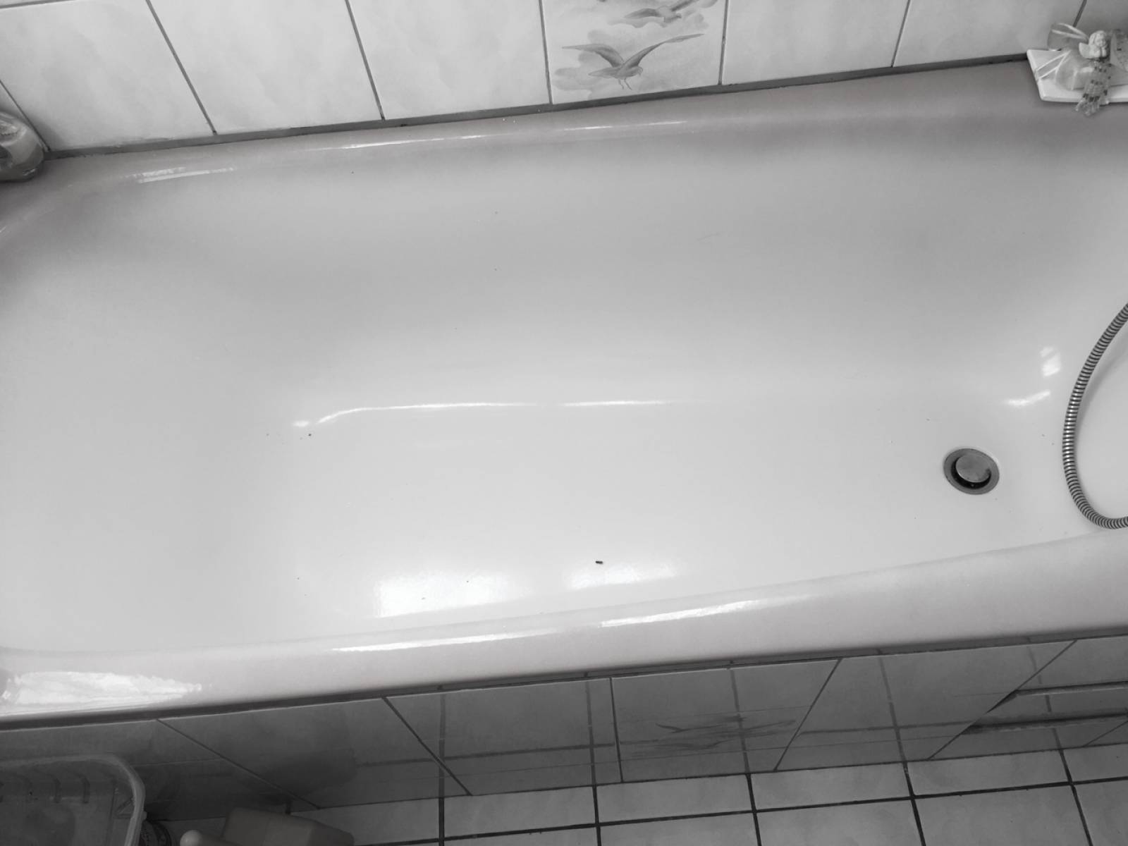 Salle de bains peu accessible avec une baignoire (94320)