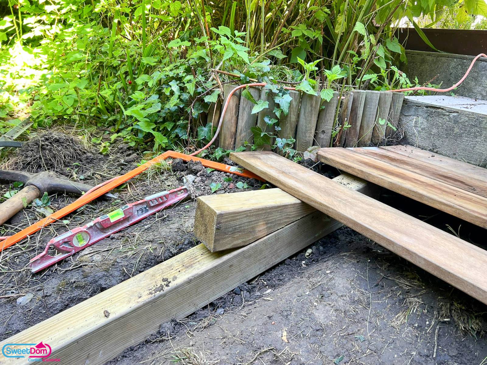 Faire la structure de l'escalier en bois dans le jardin à Montrouge (92120)