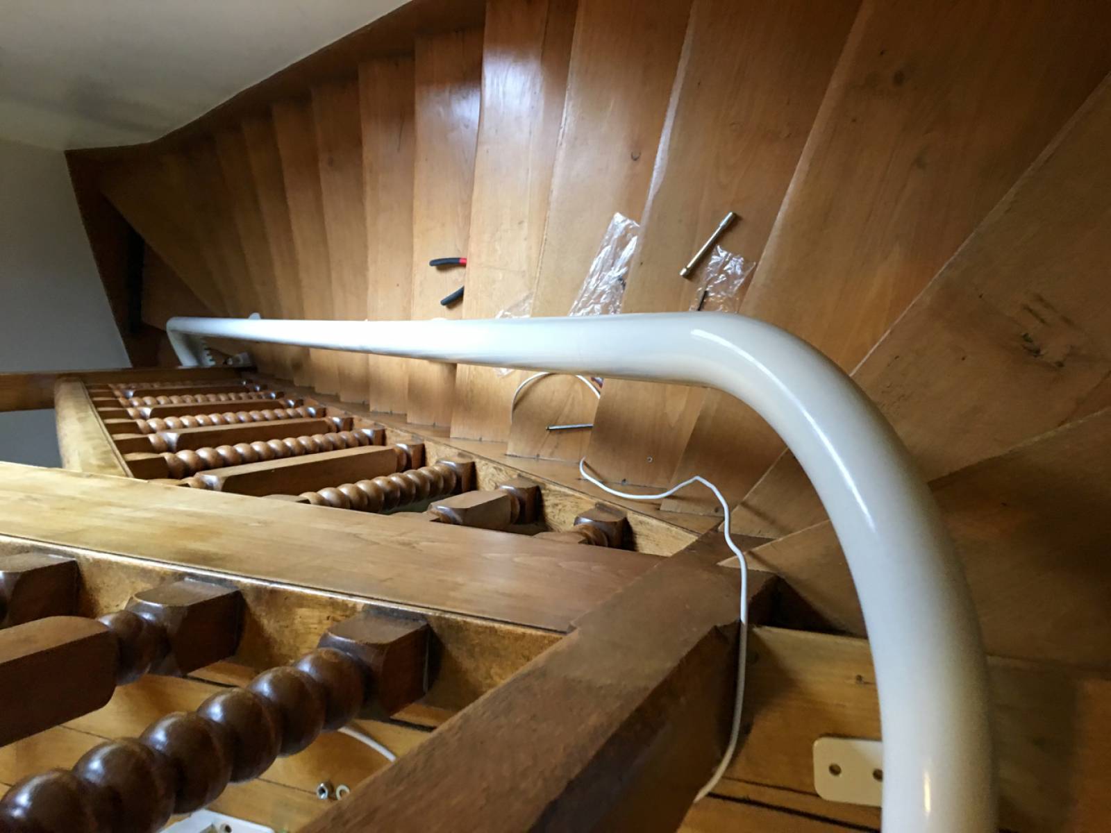 Rail du monte-escalier dans la longueur (75015) 