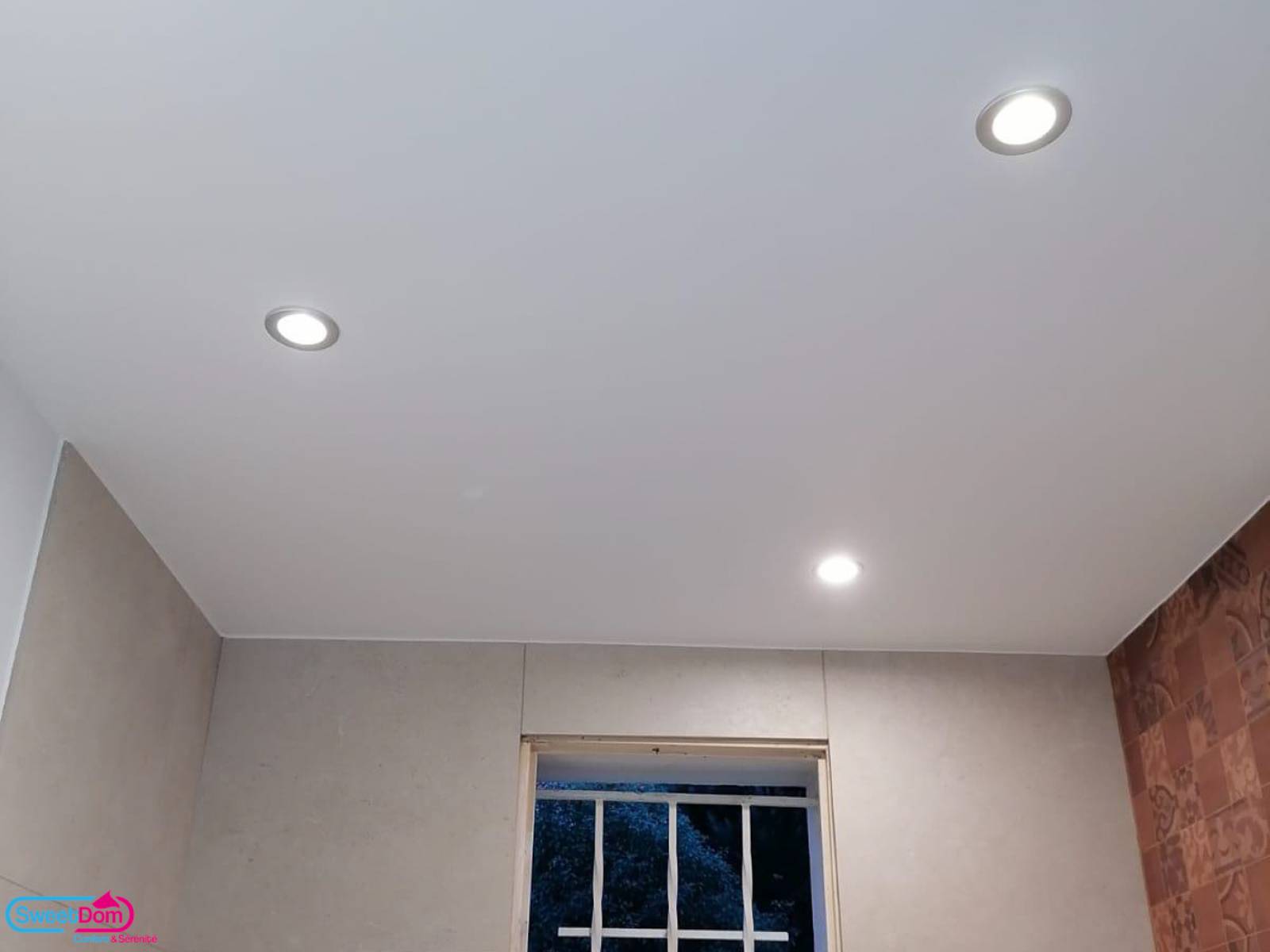 Installer un faux plafond et des spots dans la salle de bains à Levallois-Perret (92300)