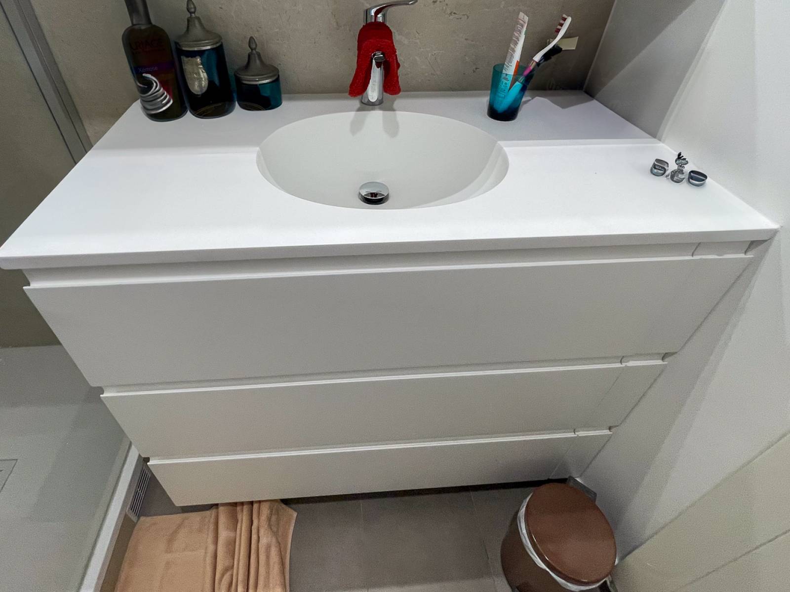 Meuble vasque sur mesure avec une vasque arrondi à Saint-Cloud (92210)