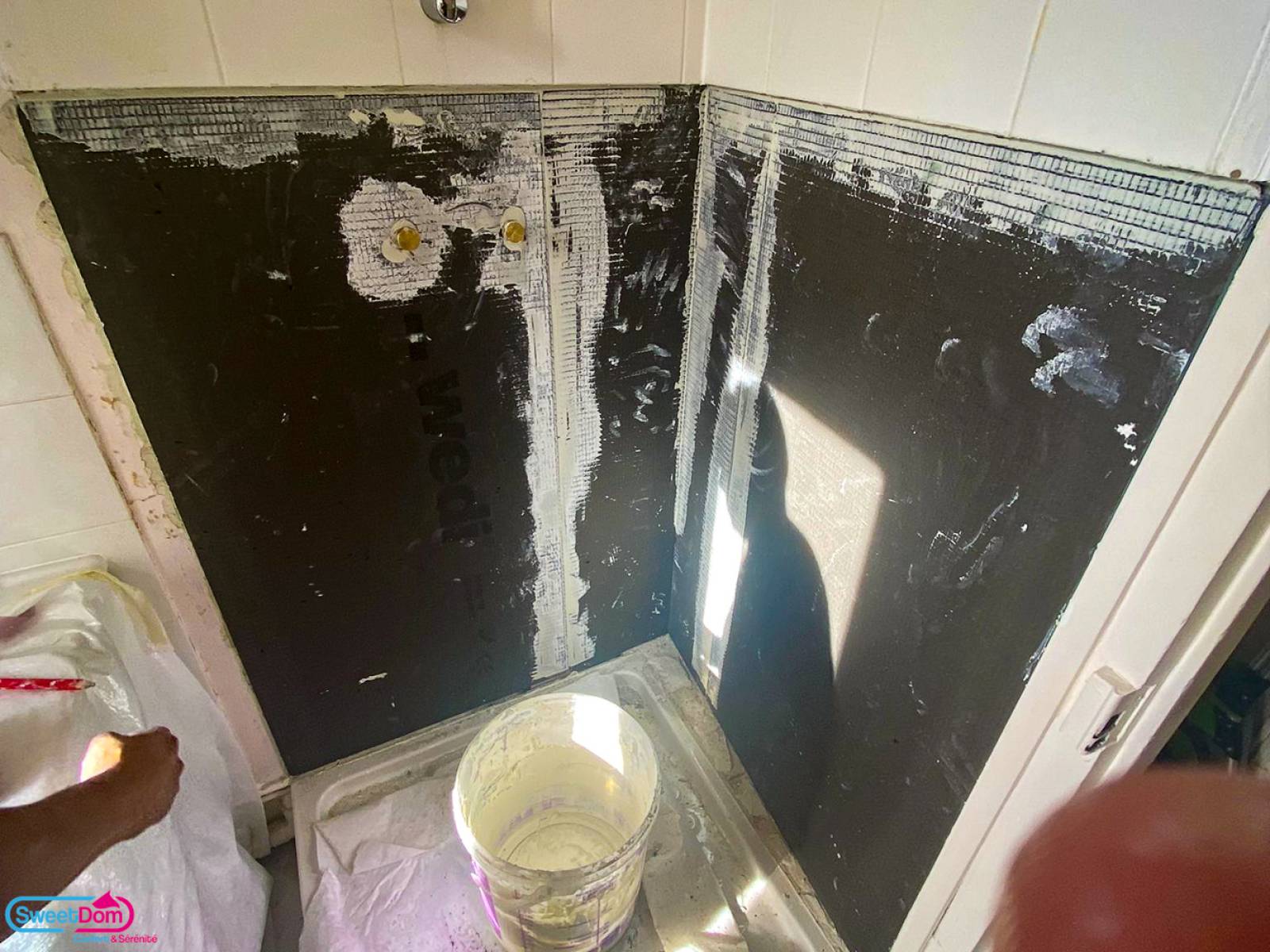 Faire le carrelage dans la douche après le dégât des eaux à Créteil (94000)