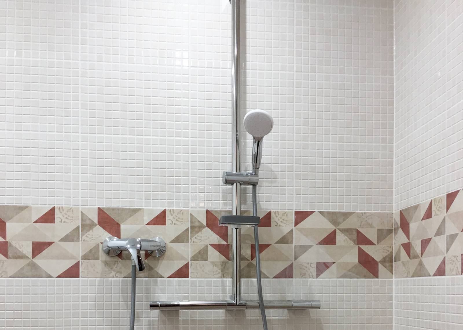 Barre en T et mitigeur de la douche à l'italienne à Argenteuil (95)