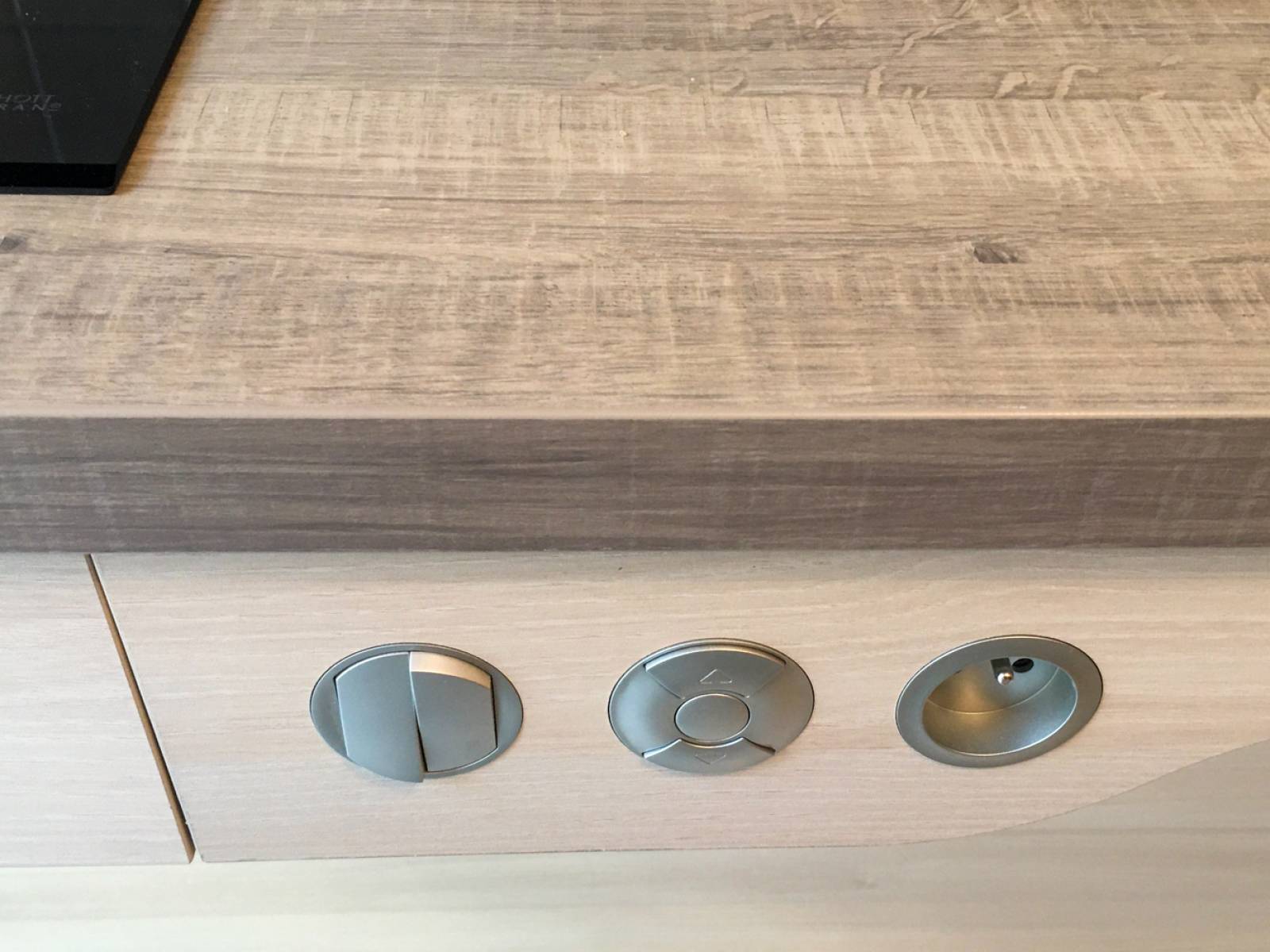 Commandes permettant de varier la hauteur des meubles à Paris