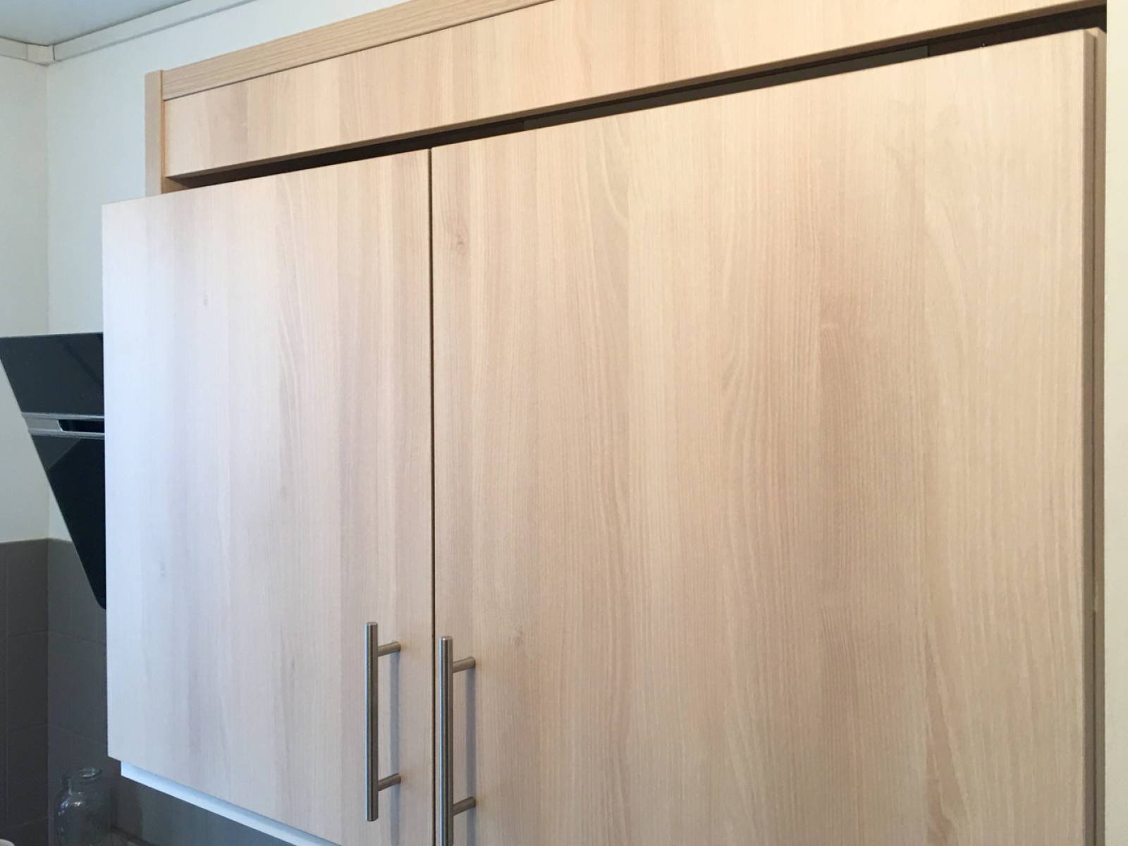 Poser un meuble pour PMR dans une cuisine à Paris 