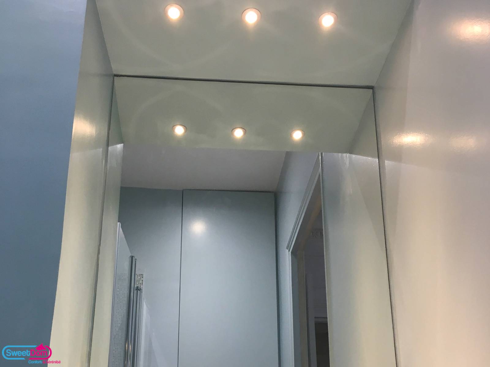 Installer des spots au-dessus du miroir pour plus de modernité à Nanterre (92000)