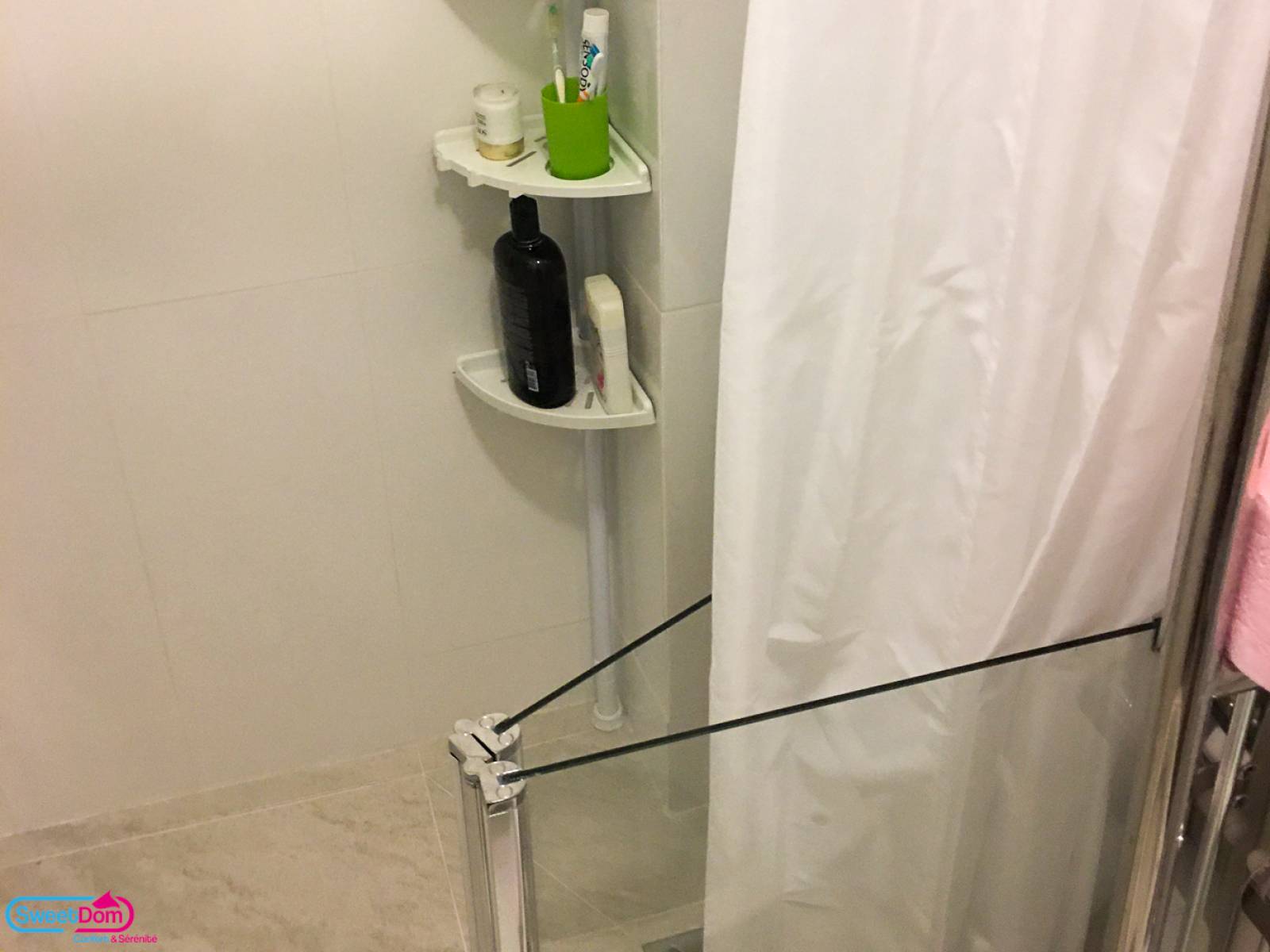 Avoir une douche sans ressaut avec du carrelage à Versailles (78000)