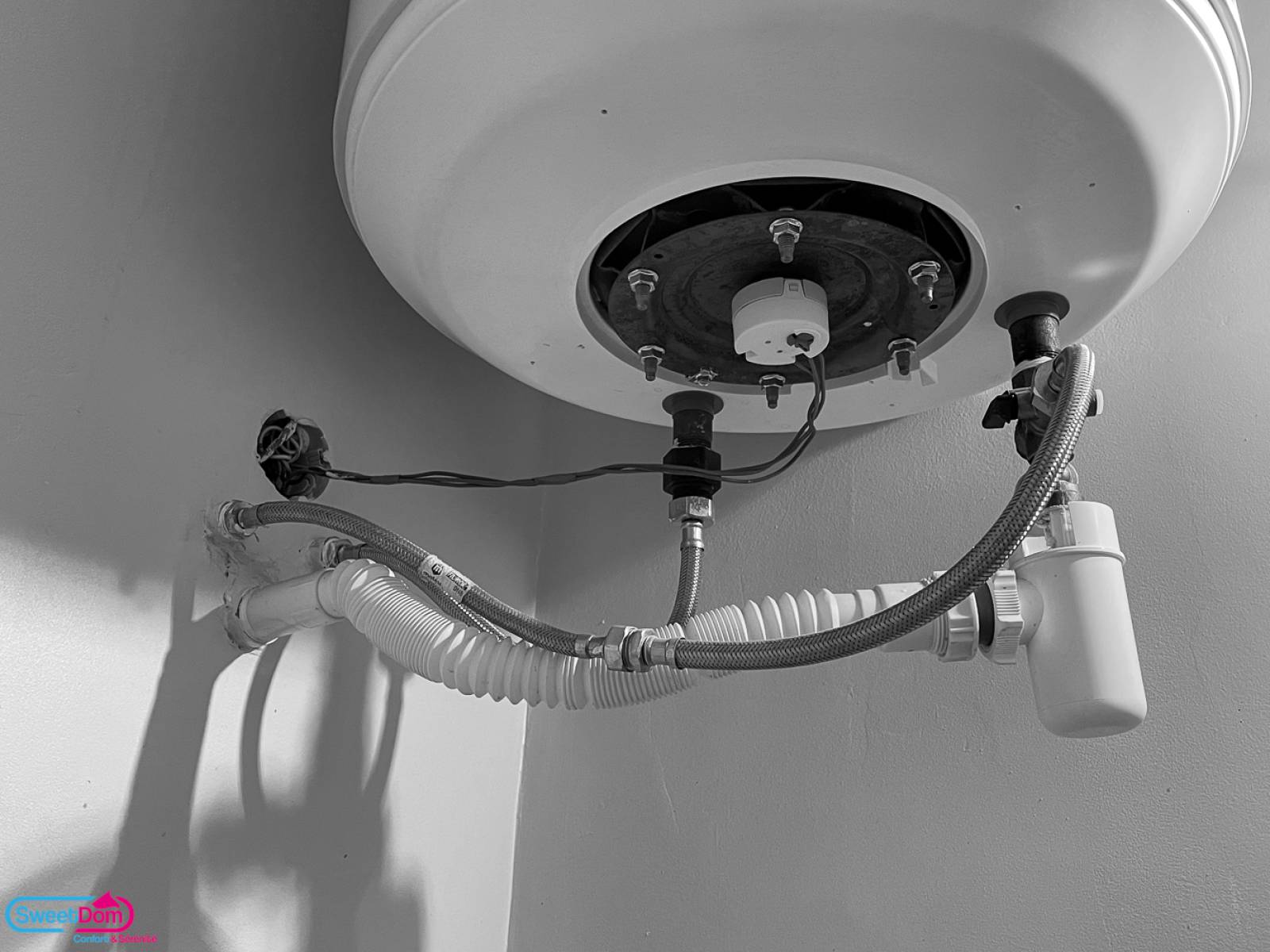 Mettre la salle de douche aux en normes électrique en coffrant le ballon d'eau chaude à Saint-Ouen-sur-Seine (93400)