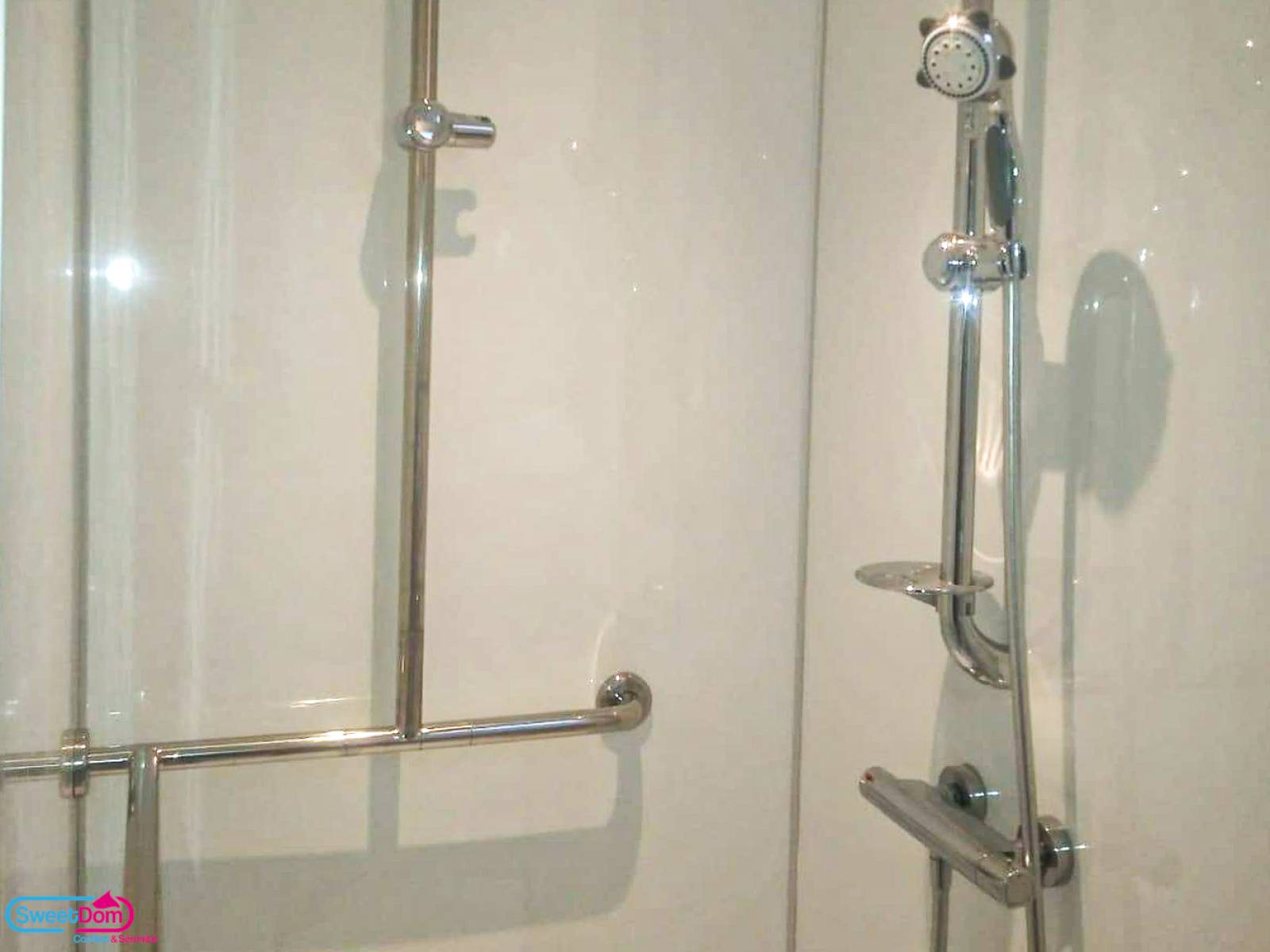 Aides pour pose de douche avec siège et barre d'appui Créteil 94000