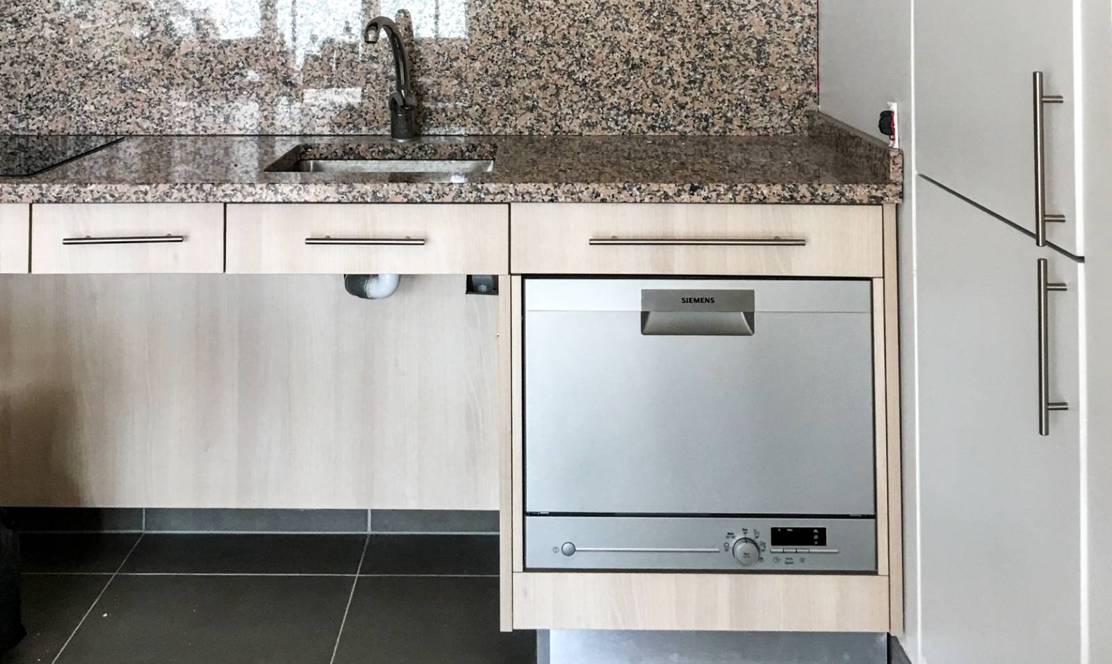 Rénovation cuisine sur-mesure laquée avec îlot central Levallois-Perret 92300