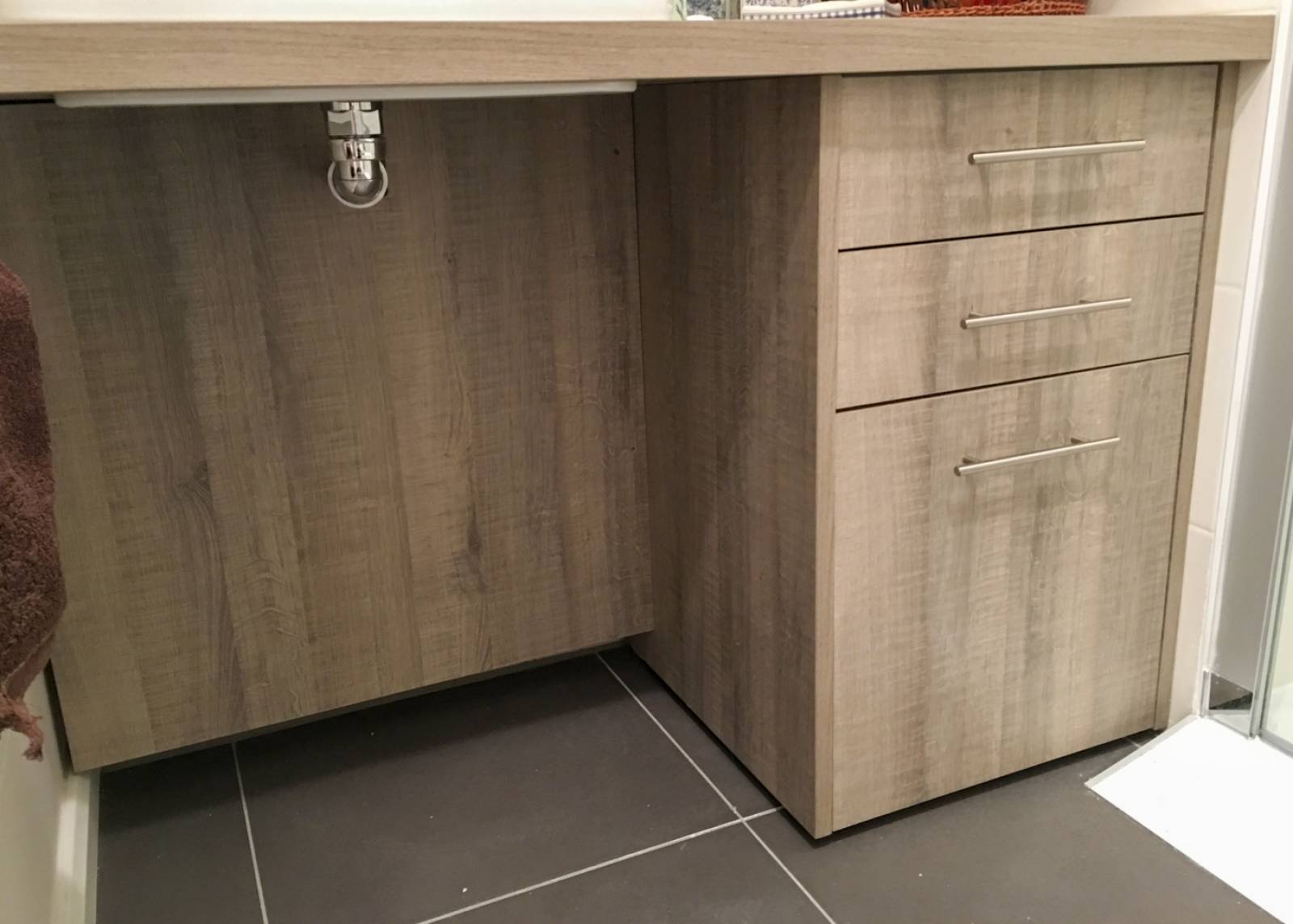 Meuble vasque adapté pour fauteuil roulant (75016)