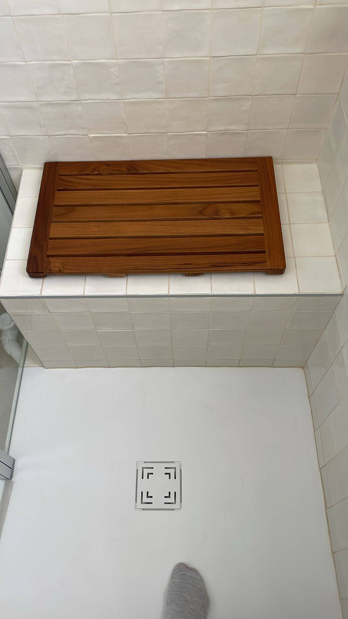 Installer une assise en bois pour son confort dans sa salle de bain à Neuilly-sur-Seine