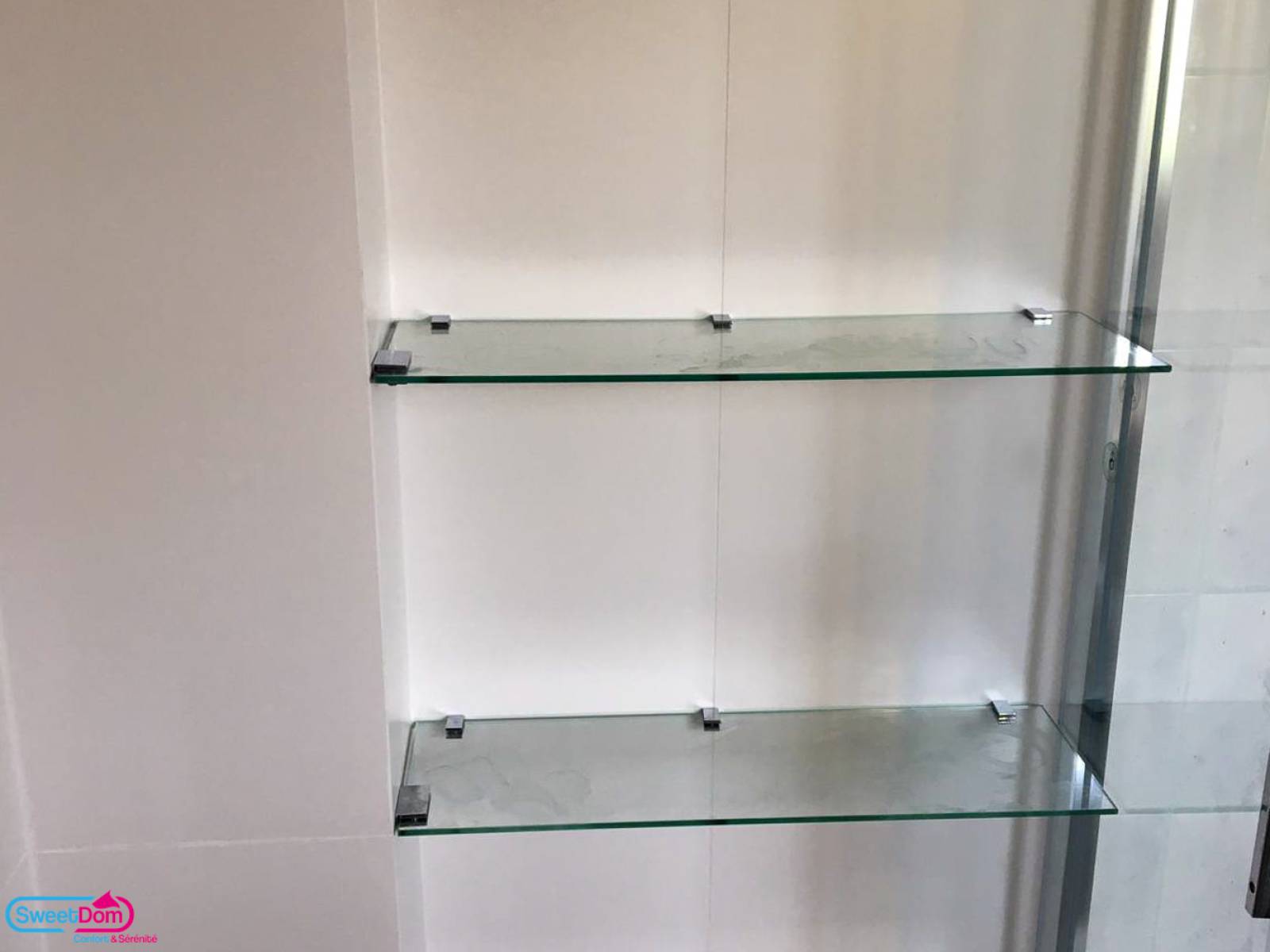 Installer des étagères en verre dans la douche à Lognes (77185)