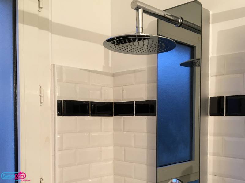 Installer une colonne de douche avec une douche de tête ronde à Montrouge (92120)