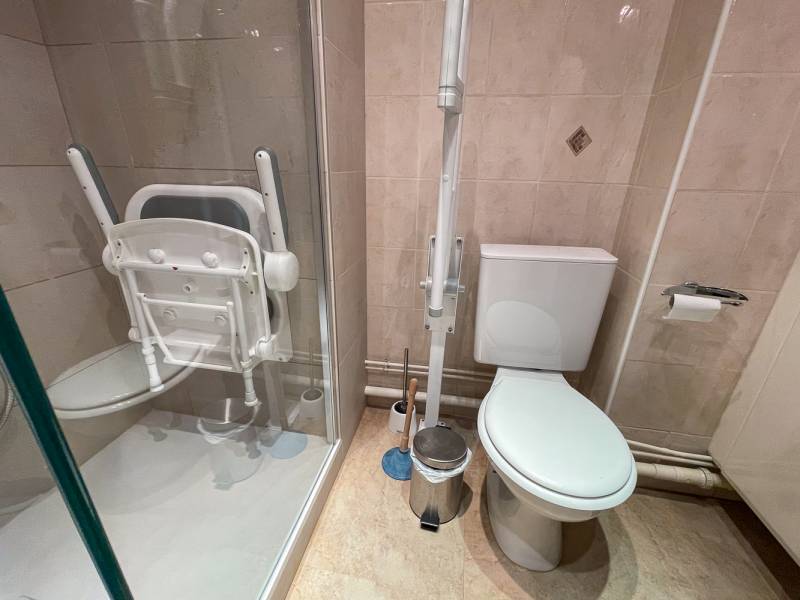 Installer une barre d'appui rabattable pour les WC à Saint-Cloud (92210)