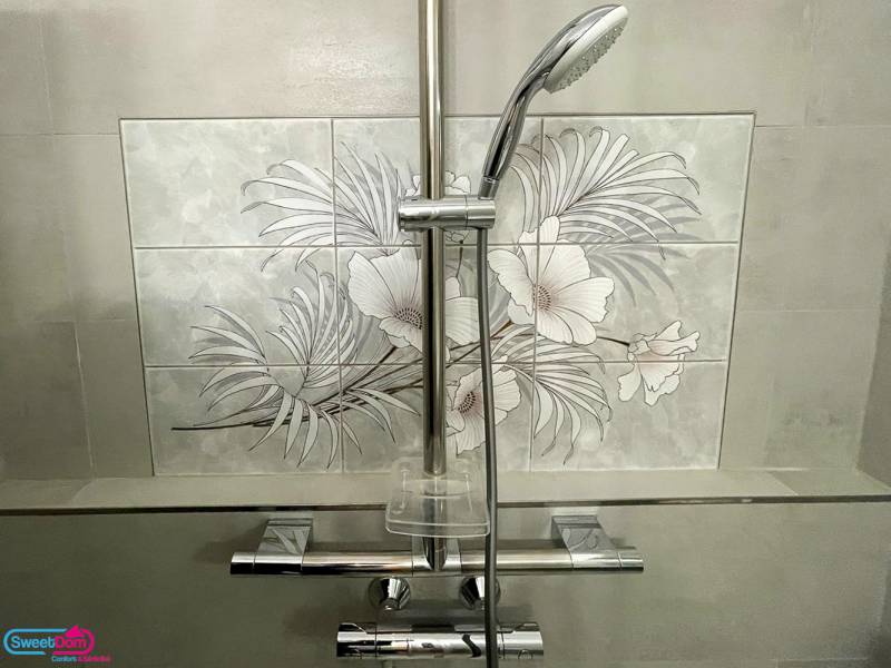 Intégrer le carrelage d'origine avec motif, dans la nouvelle douche à Antony (92160)