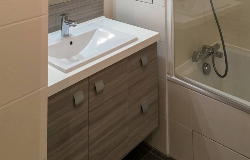 Poser un meuble vasque à paris
