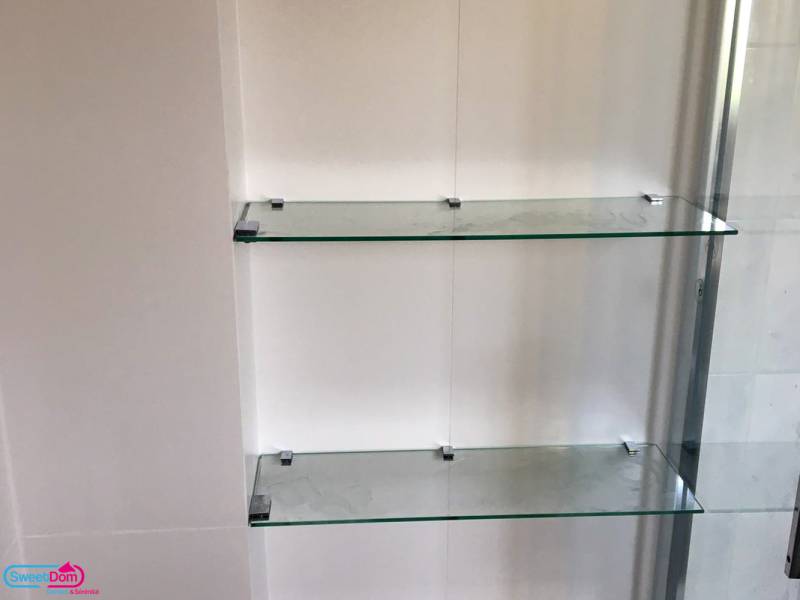 Installer des étagères en verre dans la douche à Lognes (77185)