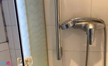 Installer une barre d'appui dans la douche dans la seconde salle d'eau à Paris (75020)