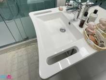 Aménager la salle de douche avec un lavabo PMR avec poignées à Vincennes (94300)