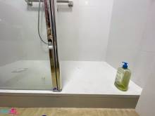 Choisir une paroi Walk-in et du carrelage blanc pour sa douche à Paris (75013)