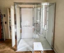 Installation d'une cabine de douche dans une chambre (92036)