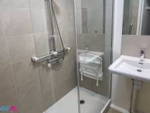 Installer une paroi de douche dans sa salle de bains à Créteil (94000)