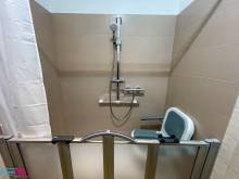 Avoir une douche adaptée avec une paroi mi-hauteur à Choisy-le-Roi (94)