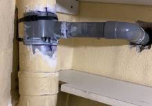 Passage de l'évacuation sous la cabine de douche (94320)