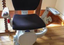 Assise du monte-escalier en haut de l'escalier (75015) 