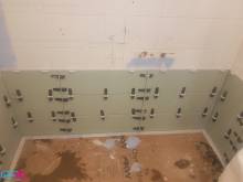 Installer le carrelage dans l'espace douche de la salle de bains à Fontenay-aux-Roses (92)