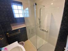 Remplacer la baignoire en douche bien équipé