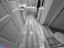 Sol glissant dans un salle de bain à Neuilly-sur-Seine