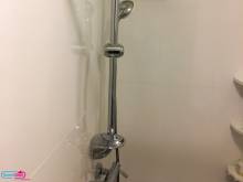 Installer une barre de douche dans la nouvelle douche à l'italienne à Versailles (78000)
