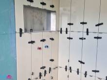 Poser du carrelage dans la douche et un niche en inox encastrée à Arcueil (94110)