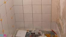 Installer un carrelage neutre et épuré dans la douche à Boulogne-Billancourt (92100)